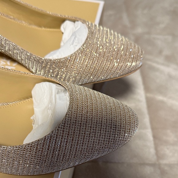 Michael Kors Women's glitter chain mesh Gold pump - Picture 9 of 9